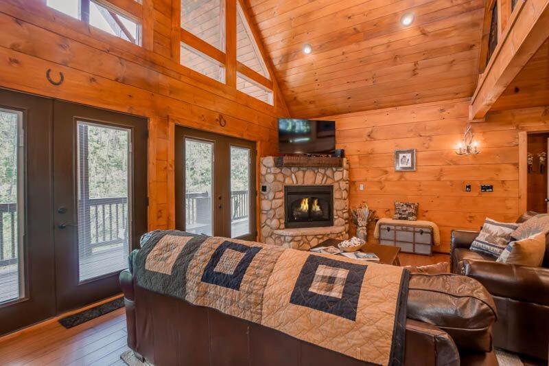 The Buckhorn By Stony Brook Cabins 蓋特林堡 外观 照片