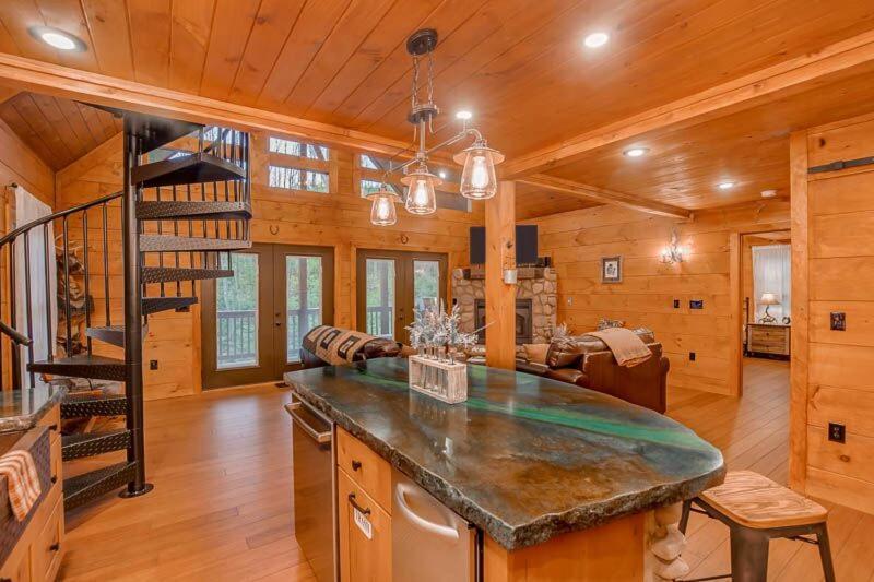 The Buckhorn By Stony Brook Cabins 蓋特林堡 外观 照片
